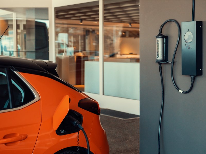 Bild e-auto-schnellladestation-tankstellen.jpg